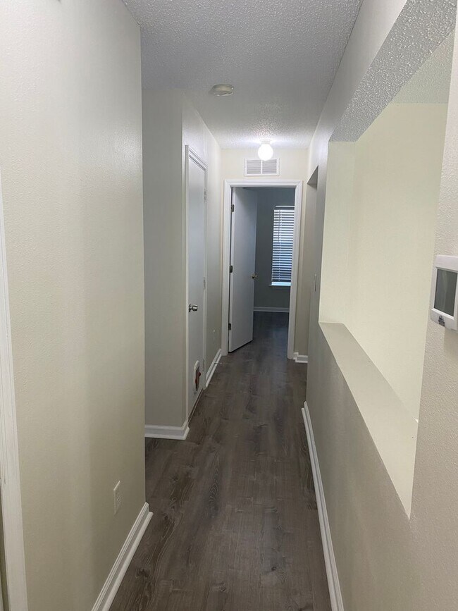 Building Photo - Lovely 2x1 in St. Augustine! Gorgeous Upgrade Kitchen!