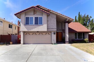 Building Photo - Spacious 4-bedroom home with Bonus Loft located in Union City! – Beautiful Backyard!