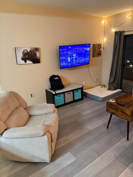 Building Photo - 8250 N Grand Canyon Dr