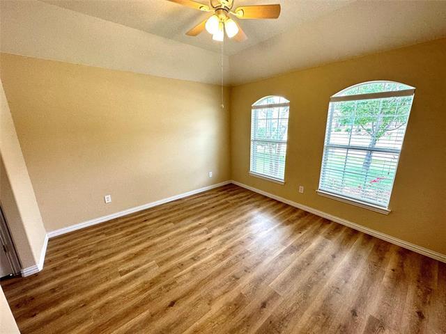 Building Photo - 221 Creekwood Dr