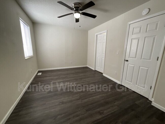 Building Photo - 19 Twin Oaks Dr