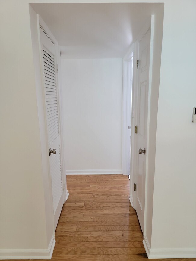 Building Photo - 1445 Monroe Dr NE