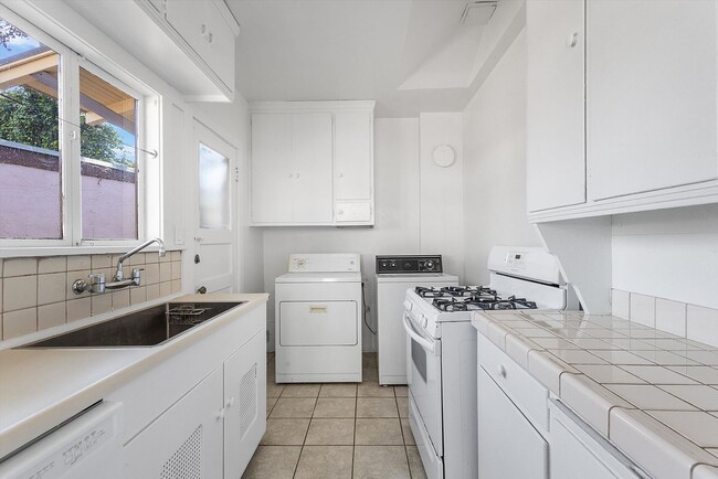 Building Photo - 2138 Clinton Ave #A - 1 bedroom | 1 bath