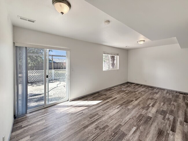 Building Photo - 2565 N Stagecoach Dr