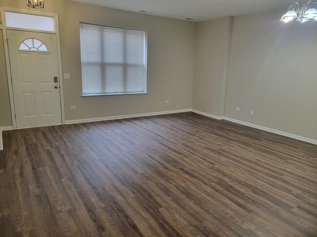 Building Photo - 817 S Kedzie Ave