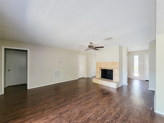 Building Photo - 18402 Tall Cypress Dr