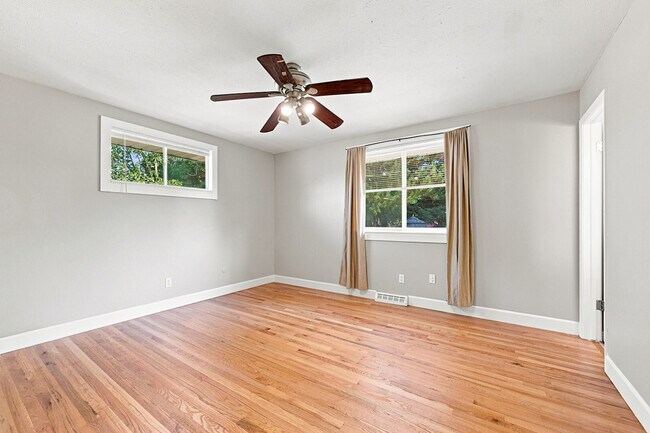 Building Photo - 3050 S Hobart Way