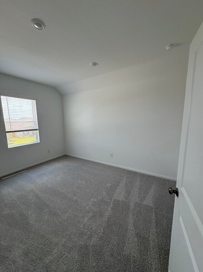 Building Photo - 6419 Seafoam Lake Dr