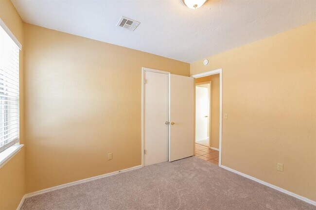 Building Photo - 609 NW 139th St