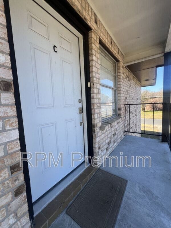 Building Photo - 5170 Weston