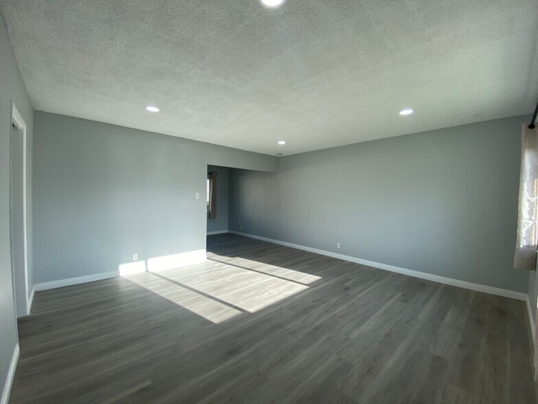 Building Photo - 5012 Sereno Dr