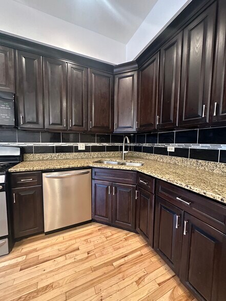 Building Photo - 3002 S Homan Ave