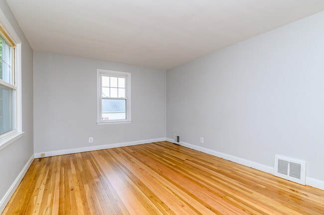 Building Photo - 51 Fortuna Dr