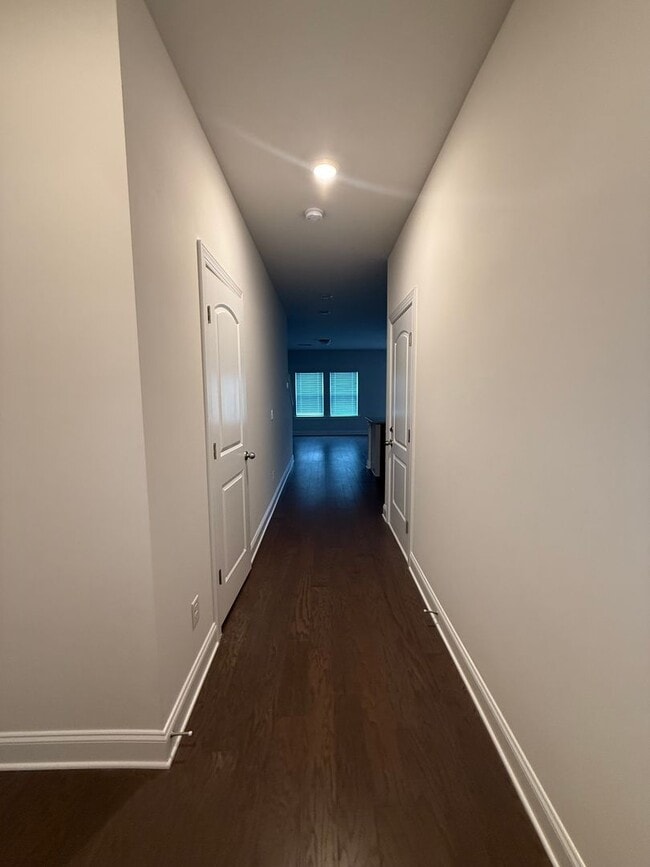 Building Photo - HALF OFF FIRST MONTH RENT!! Three Bedroom ...