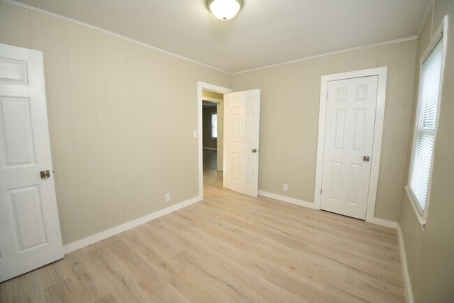 Building Photo - 424 S 73rd E Ave