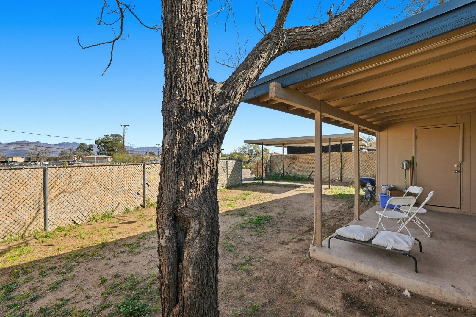 Building Photo - 2439 Parkside Dr