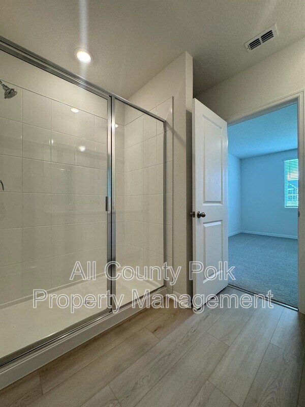 Building Photo - 2061 Rosewood Dr