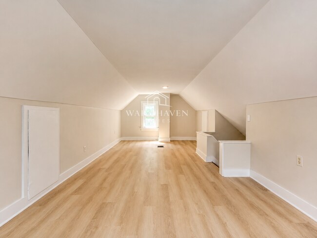 Building Photo - 804 Beardsley St