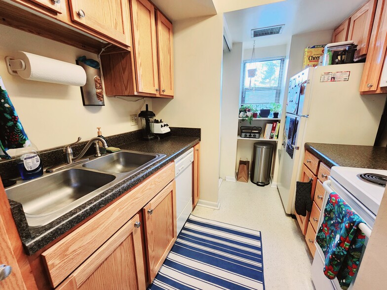 Ample Cabinetry - 503 Sunridge Dr