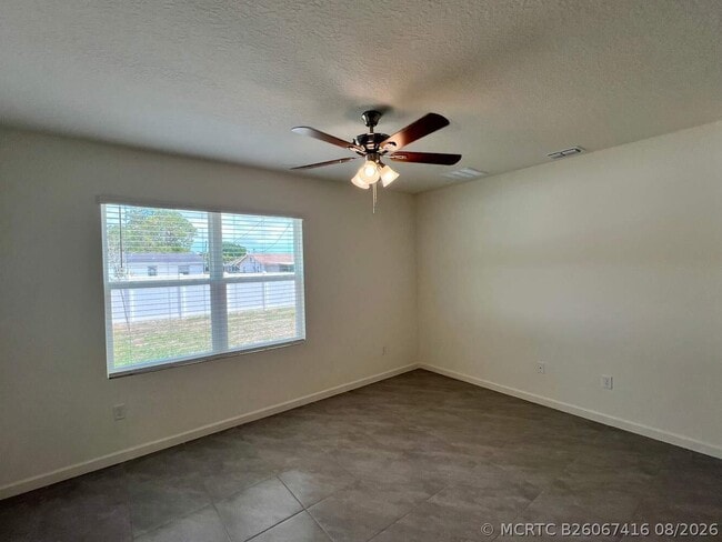 Building Photo - 669 NW Prima Vista Blvd