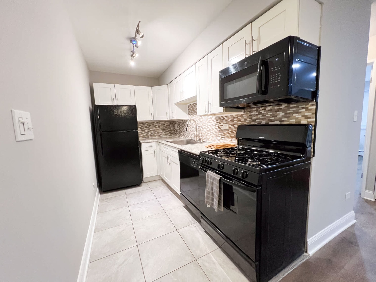 Building Photo - 3161 N Cambridge Ave