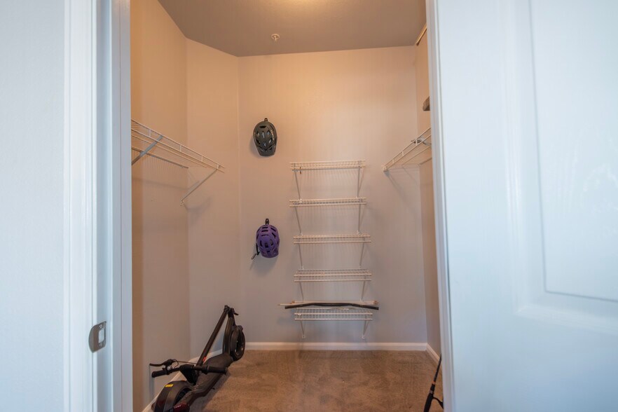 Building Photo - 2875 Blue Sky Cir