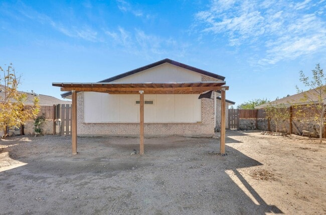 Building Photo - 14509 Encantado Dr