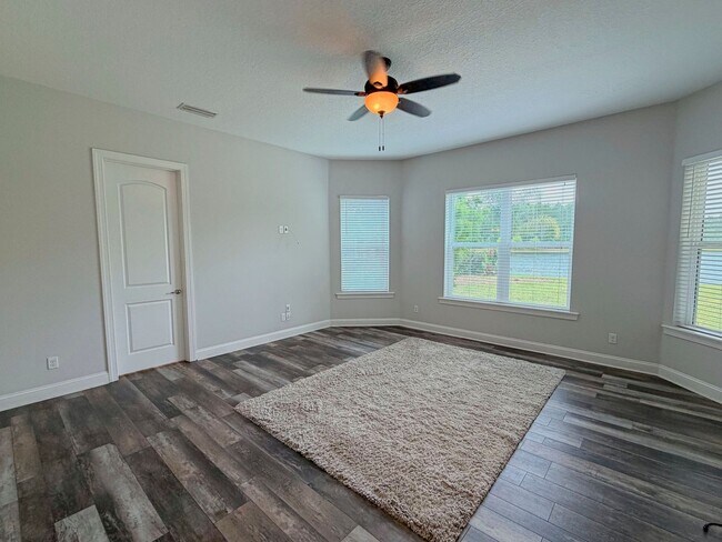 Building Photo - Immaculate 5 Bedroom, 3.5 Bathroom luxury home located within a prestigious gated community