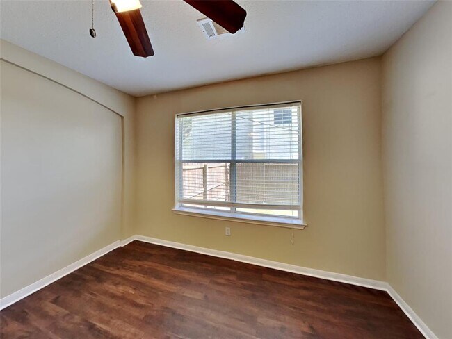 Building Photo - 201 Mammoth Springs Ln