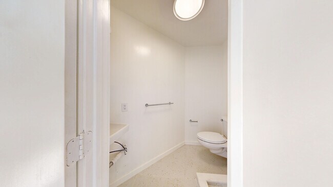 Building Photo - 1507 Carol-105