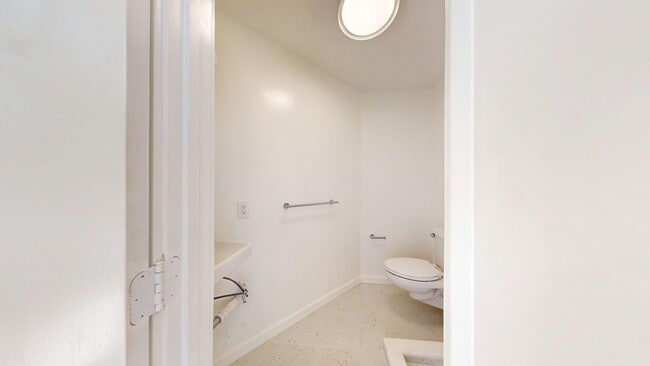 Building Photo - 1507 Carol-105A