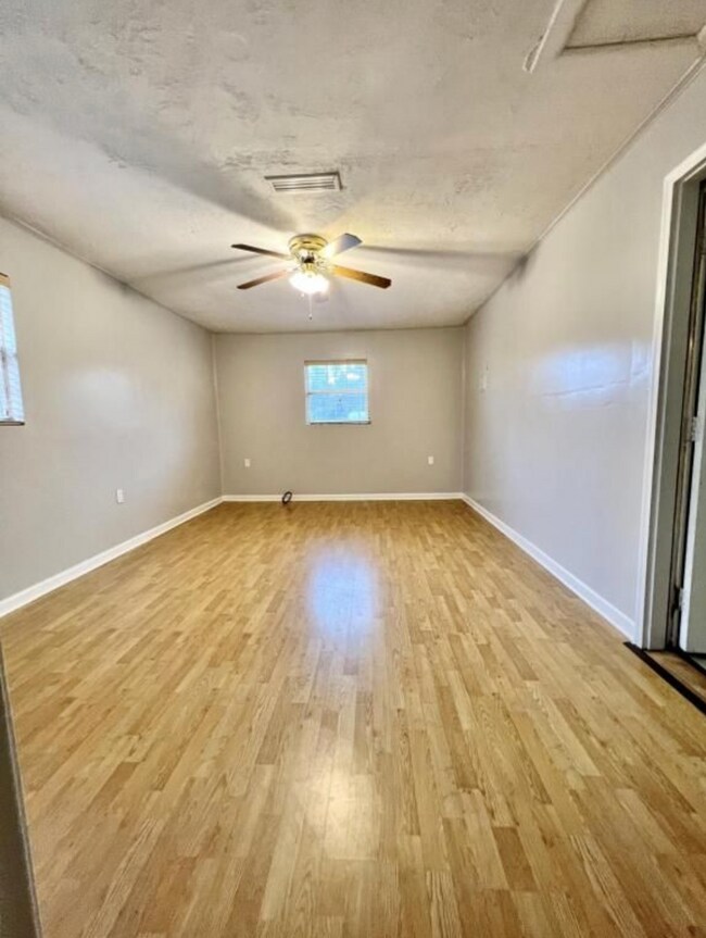 Building Photo - 206 Goff Dr