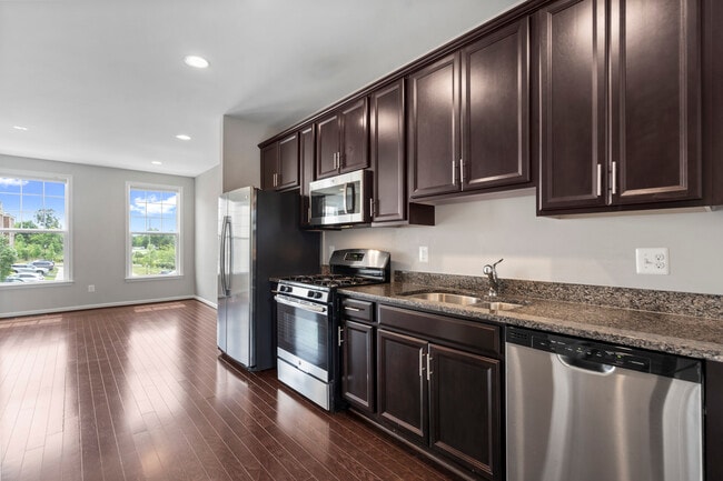 Building Photo - 42298 Lancaster Woods Sq