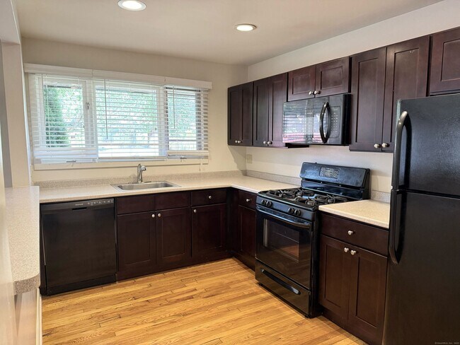 Building Photo - 116 Montoya Dr