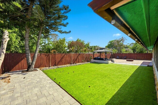 Building Photo - 1326 SW Bartell Ave