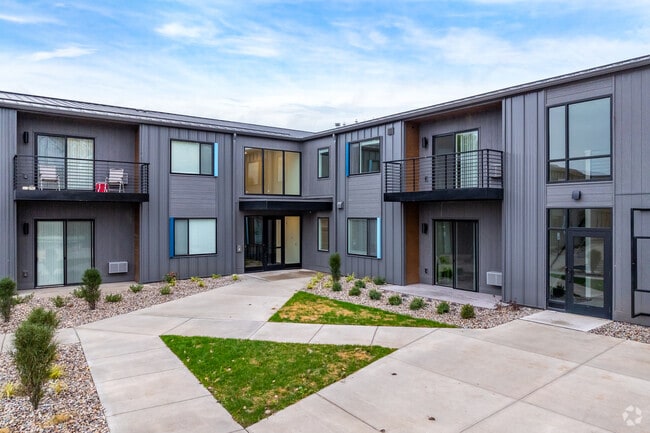 Entry - Boatworks Flats