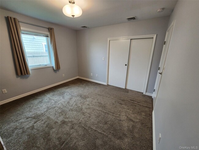Building Photo - 827 E Park Ave