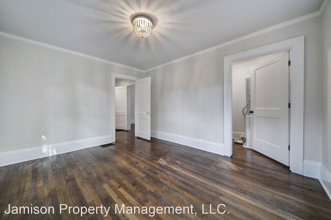 Building Photo - 2 br, 1 bath House - 205 W 6th St