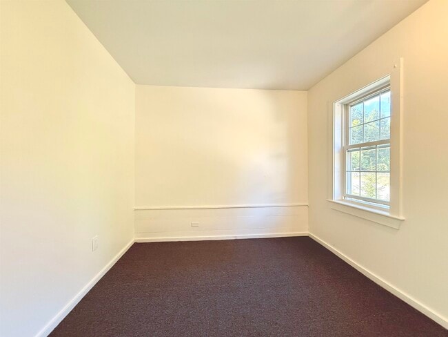 Building Photo - 503 Tamworth Rd