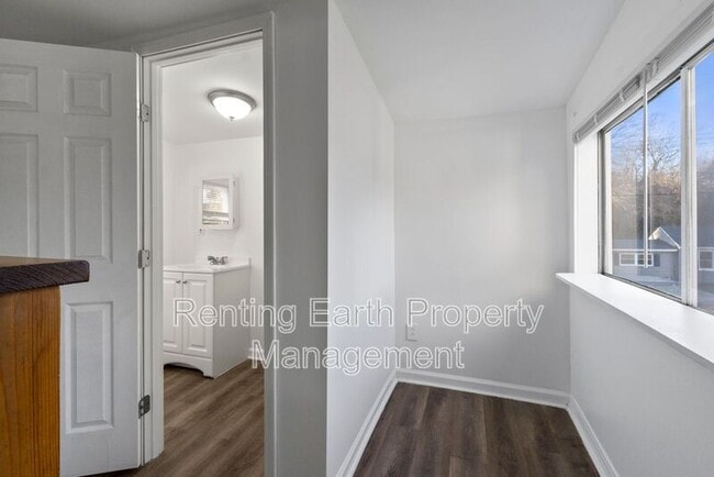 Building Photo - 588 Cosie Dr