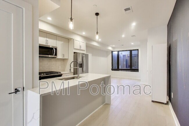 Building Photo - 531 Kennedy St NW