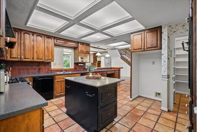 Building Photo - 3415 Bayou Dr E