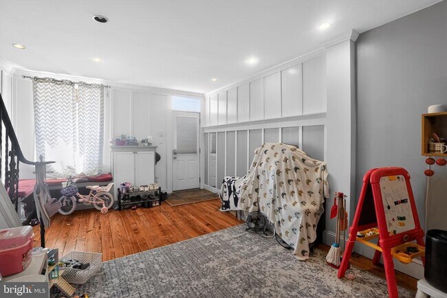 Building Photo - 4739 Smick St