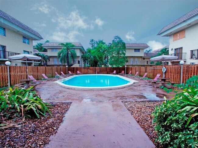 Building Photo - 8650 SW 109th Ave