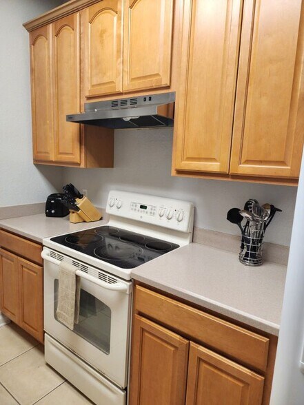 Building Photo - 4802 Cayview Ave