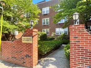 Building Photo - 833 Summer St