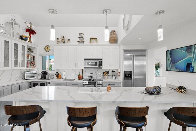 Building Photo - 7760 E Gainey Ranch Rd