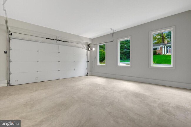 Building Photo - 6226 Kellogg Dr