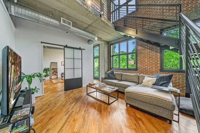 Building Photo - 640 Glen Iris Dr NE