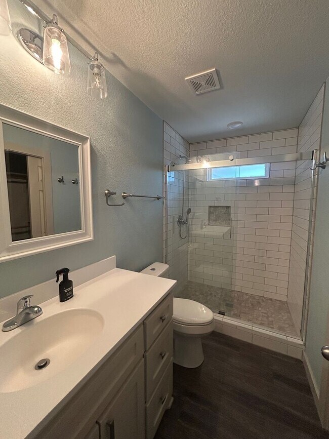 Building Photo - Beautiful Updated Home